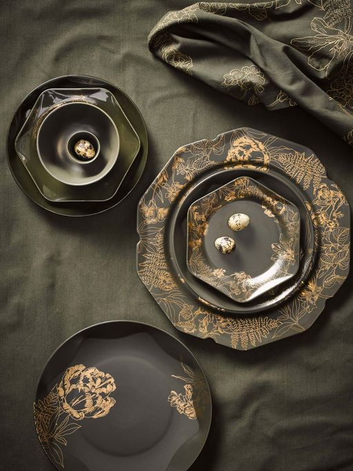 Masterpiece Cake Plate Set