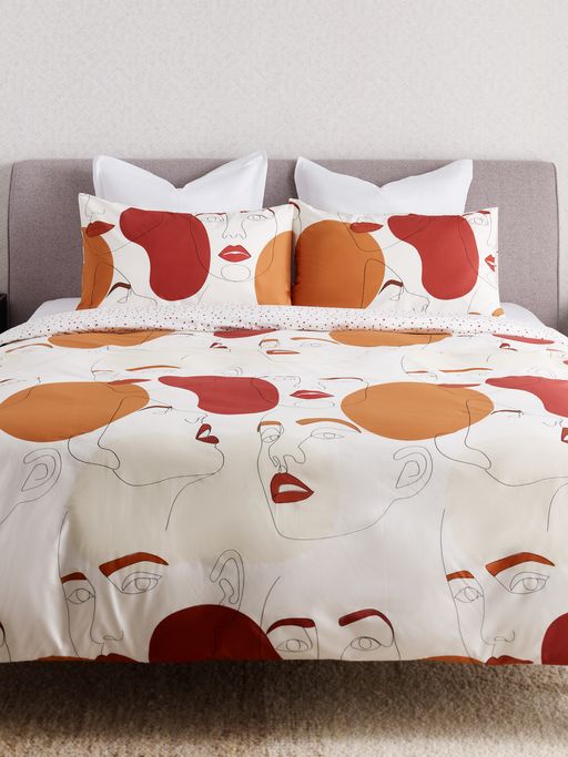 Femme Duvet Cover with 2 Pillow Cases